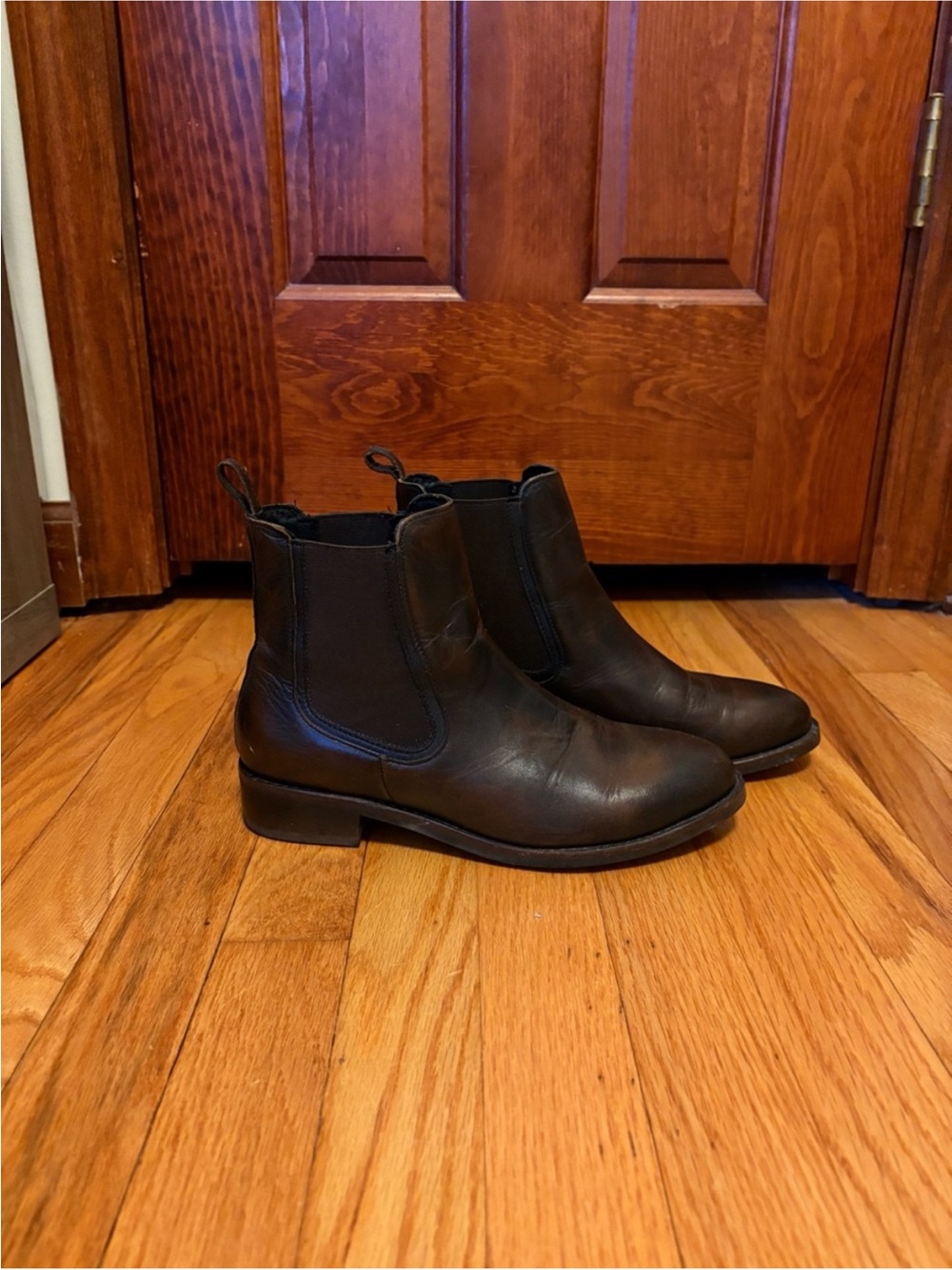 THURSDAY BOOT COMPANY Women's Duchess Chelsea Boot Black Coffee Sz 8